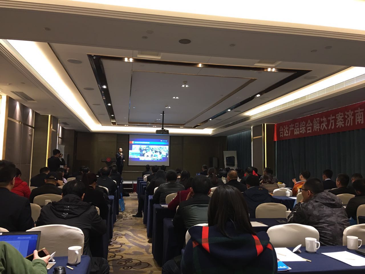 ��(j��)���_�_(d��)