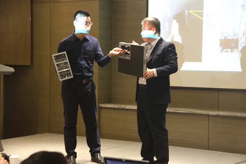 ��(j��)���_�_(d��)